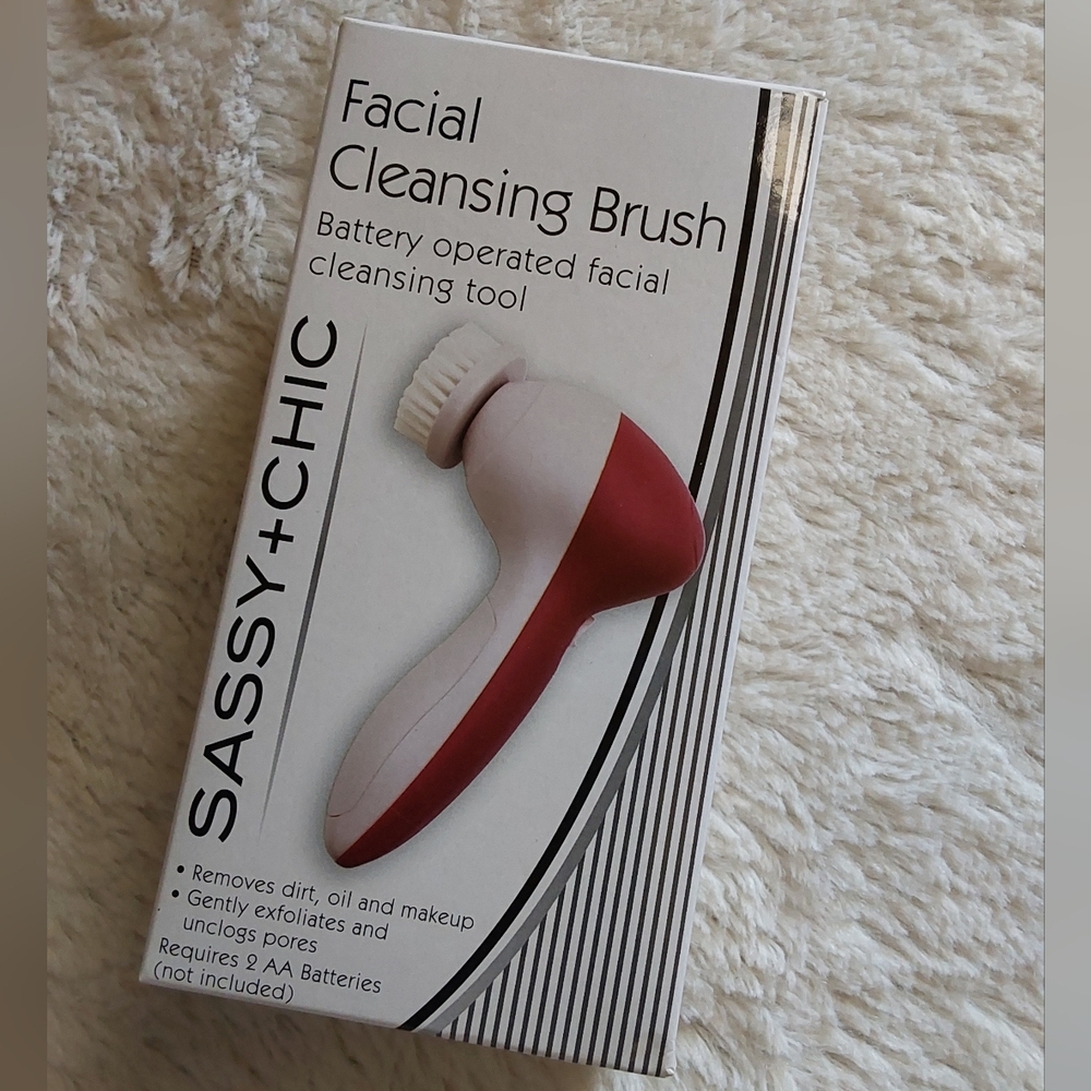🌺 NIB Sassy + Chic Facial Cleansing Brush